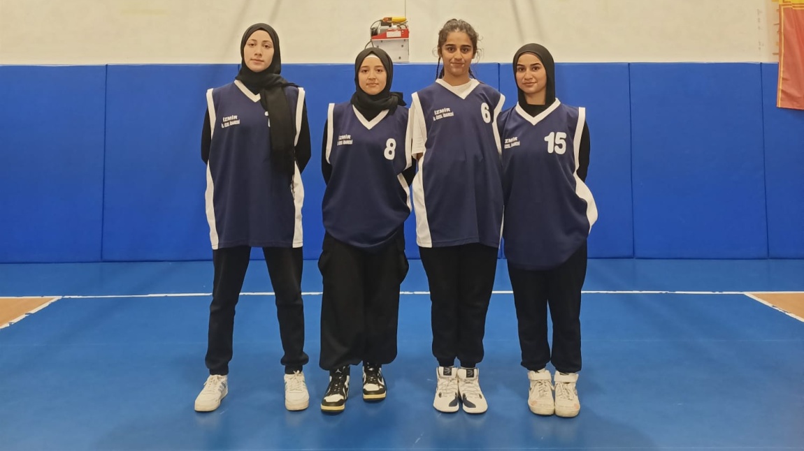 15 Temmuz İstiklal Şehitleri Basketbol Turnuvasında Yıldız Kızlar Takımımız İl İkincisi Oldu